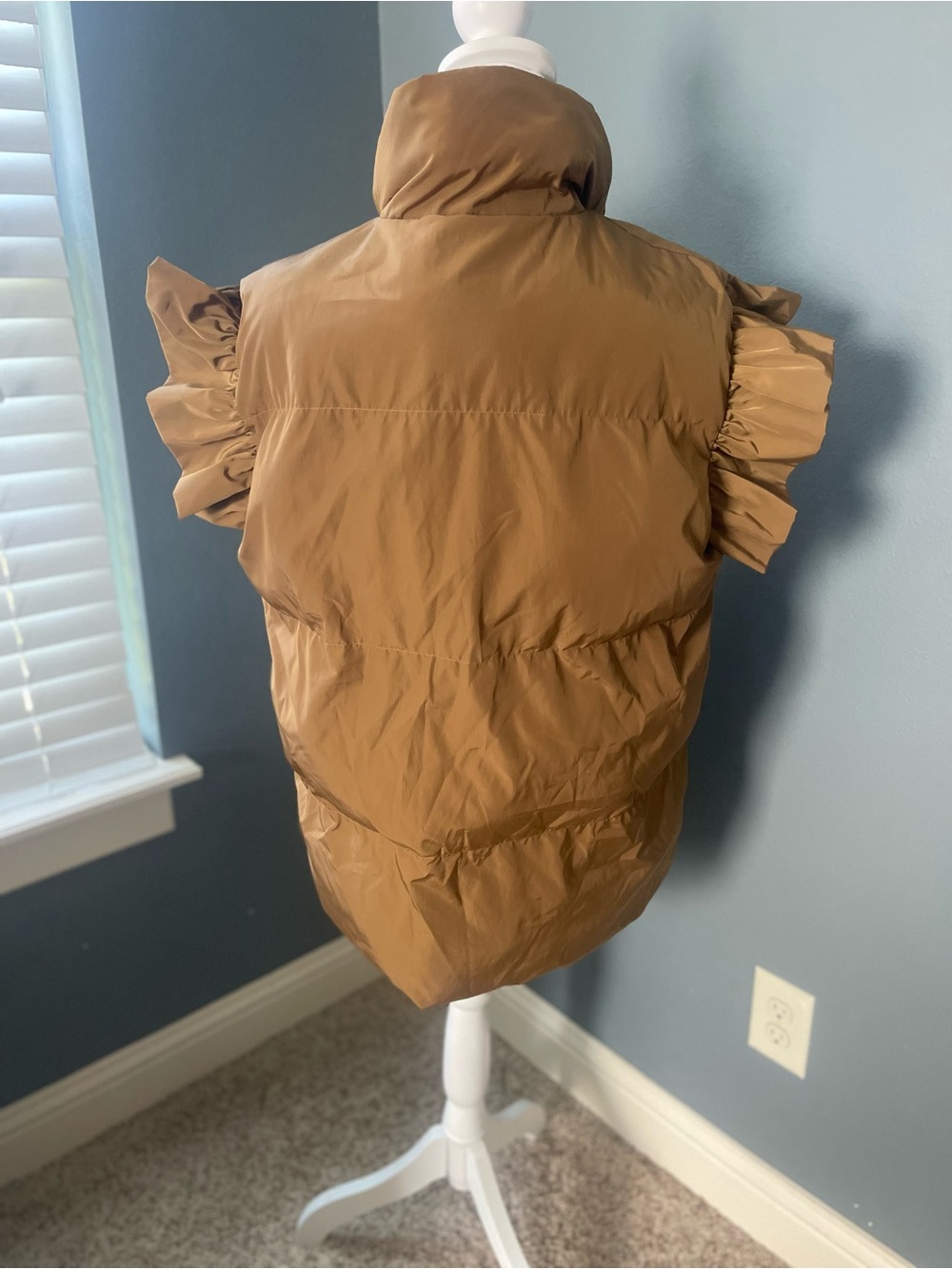 Bucket List Brown Quilted Puffer Vest Ruffle Sleeve High Neck Large Boutique - Picture 2 of 3